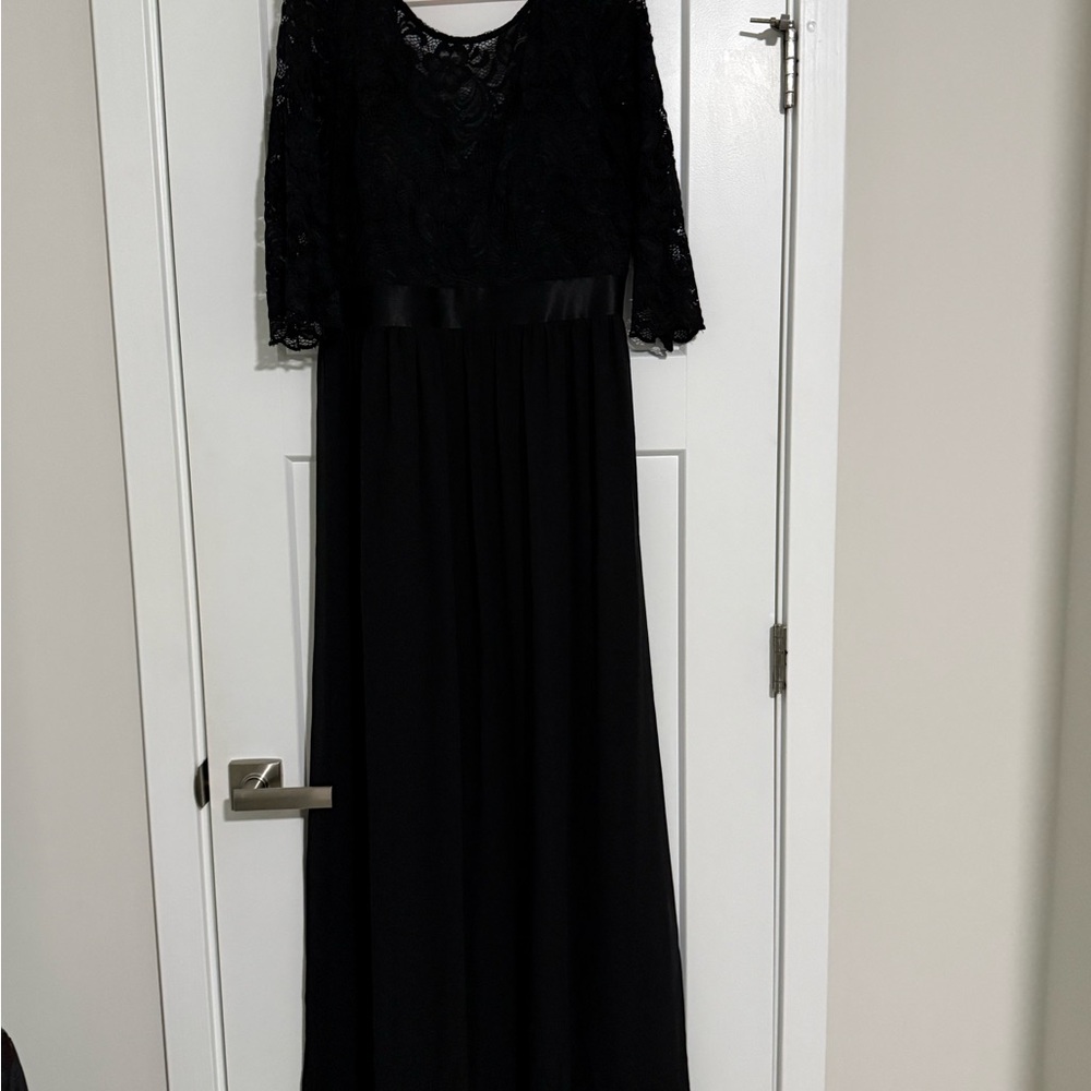 Elegant Black Lace Evening Gown